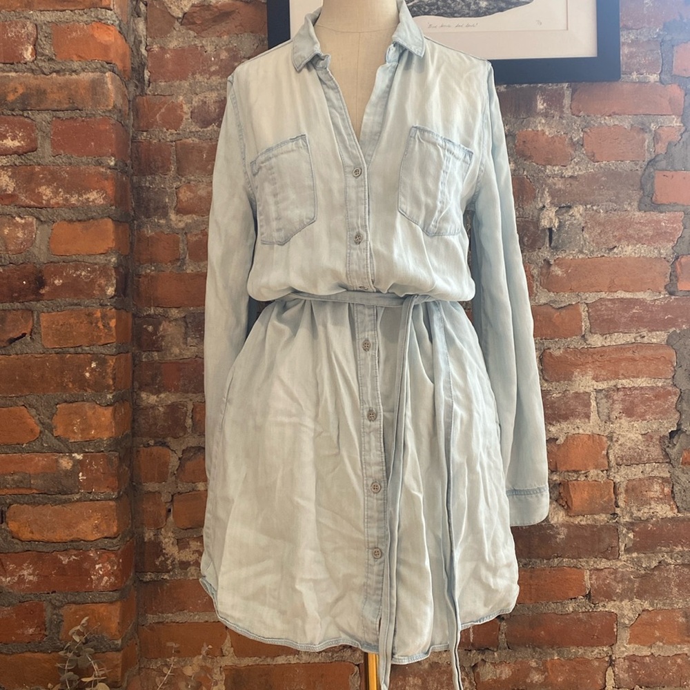 Velvet Heart light denim style button down dress